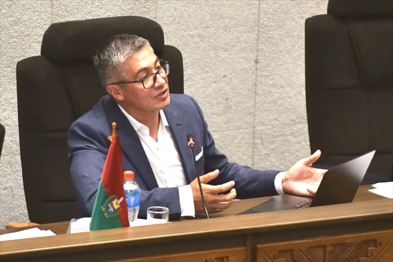 Sala Constitucional revisa la censura a Espinoza en medio de críticas