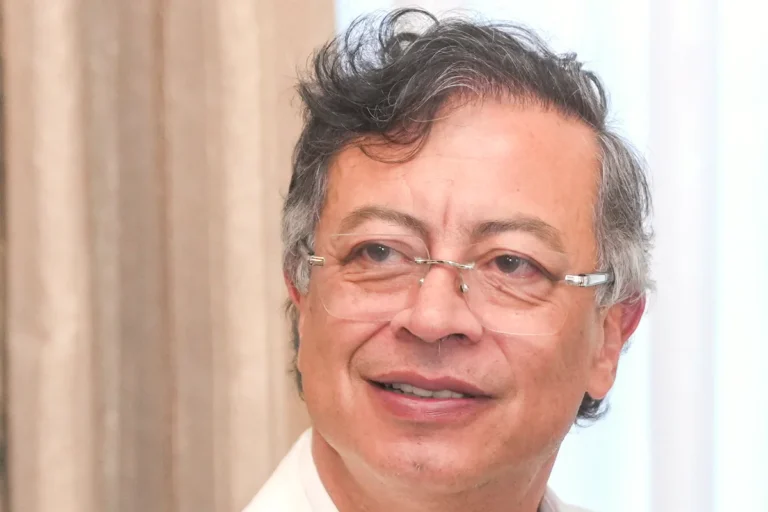 Escándalo por presunto tráfico de influencias golpea a Petro en el final de su mandato