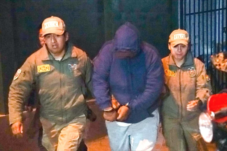 Salazar pasa a celdas de la FELCC mientras la Túpac Katari se declara en emergencia