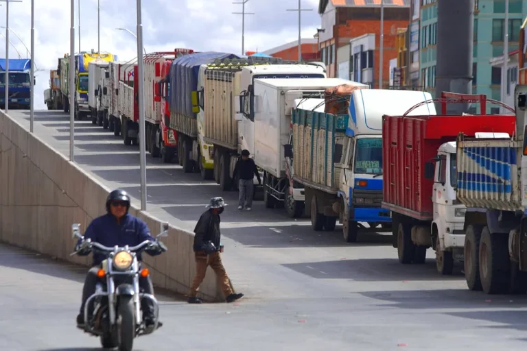 Solo el 30% del transporte pesado opera y el sector da 15 días al Gobierno por el diésel