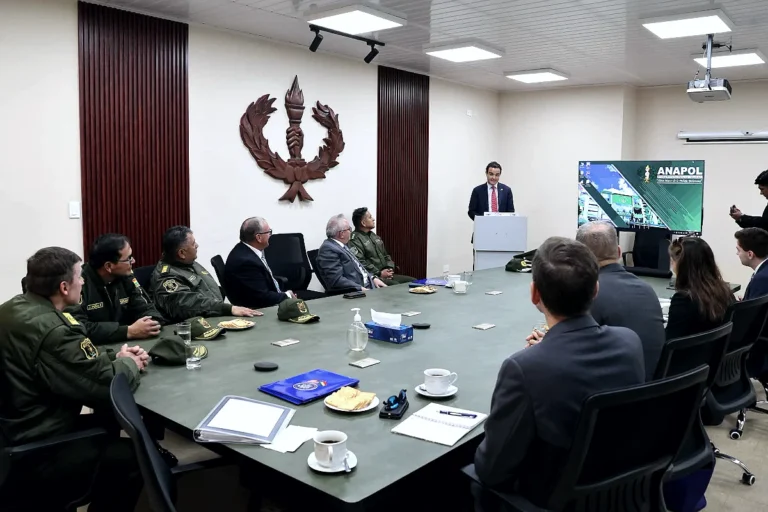 Qué recibe la Policía boliviana con el retorno de EEUU tras casi dos décadas de ruptura