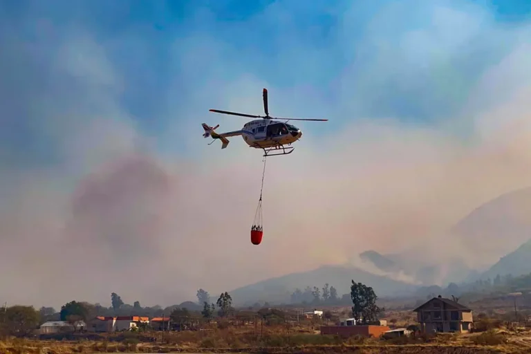 El fuego en Rincón de la Victoria amenaza el agua de Tarija