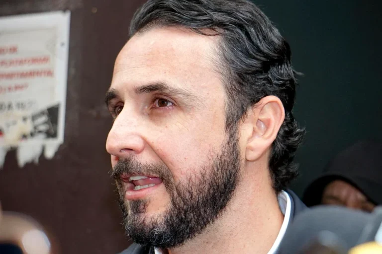 Velasco presentó la propuesta técnica del 50/50 en Sucre
