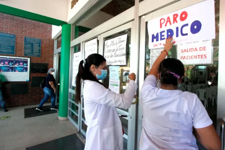 El paro de salud en Santa Cruz entra en su segundo día
