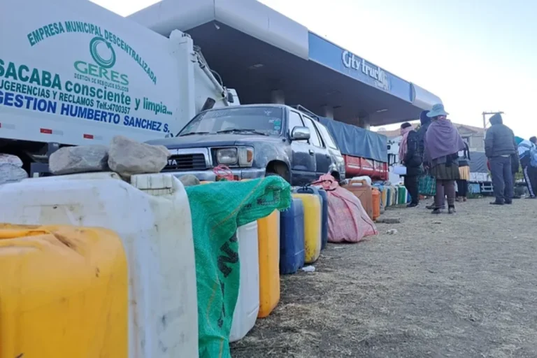 Transportistas interdepartamentales amenazan con movilizaciones por falta de diésel