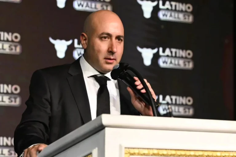 La CAF niega tener relación contractual con Fernando Cerimedo, asesor de Rodrigo Paz