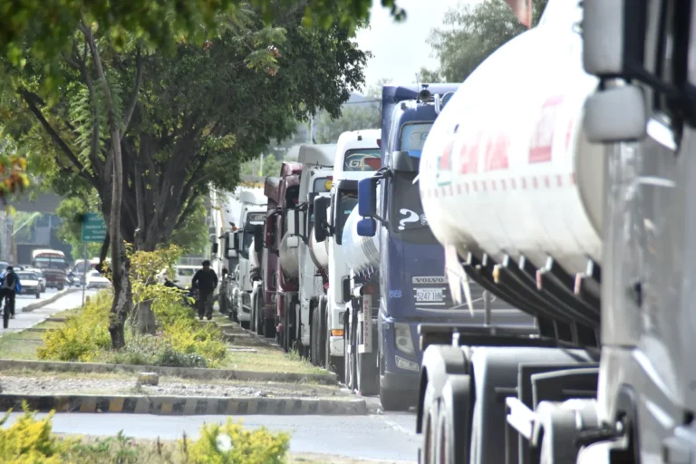 Cisterneros y autoridades se reúnen y buscan de evitar paro nacional