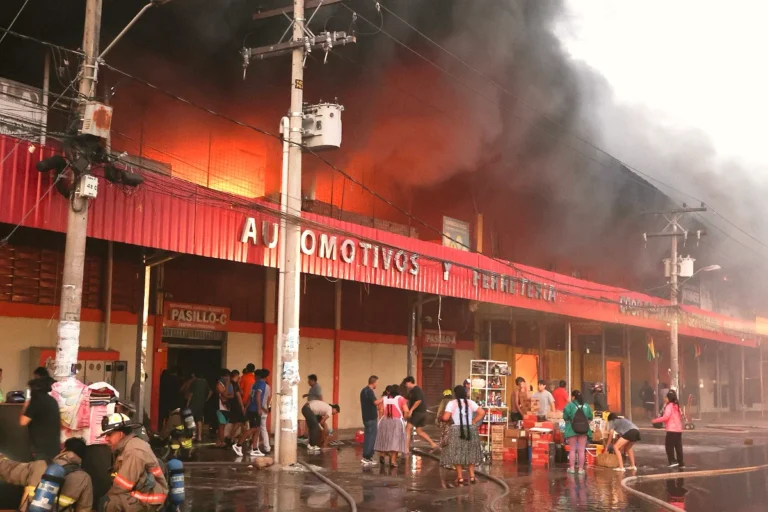 Incendio en Barrio Lindo expone fallas en la respuesta a emergencias