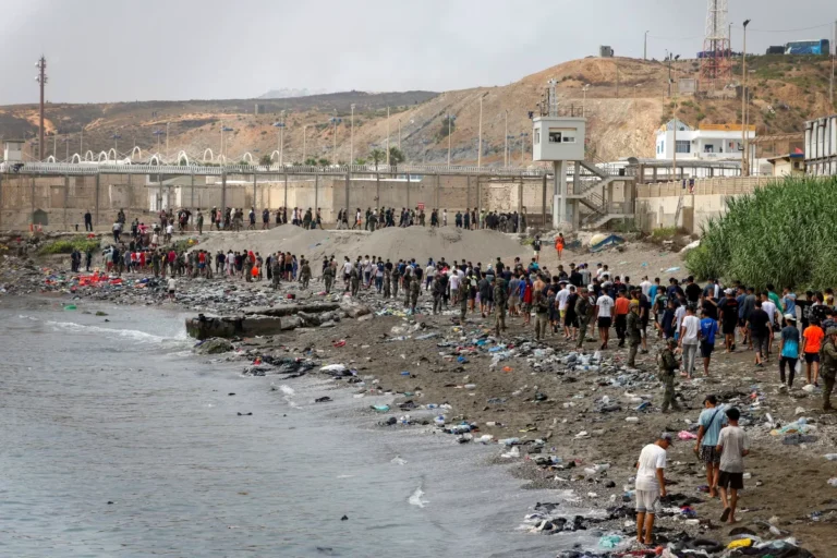 Ceuta recibió unos 60.000 migrantes en 48 horas y la causa sigue en disputa