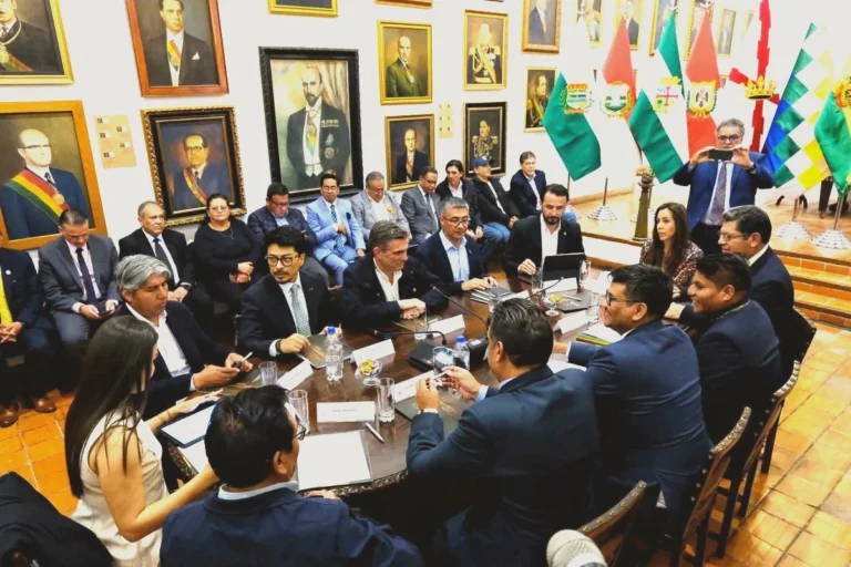 Paz y gobernadores acuerdan 50/50; reparto queda para el 2027