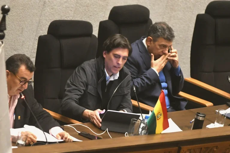 Asamblea da voto de confianza a Zamora tras interpelación por crisis de BoA