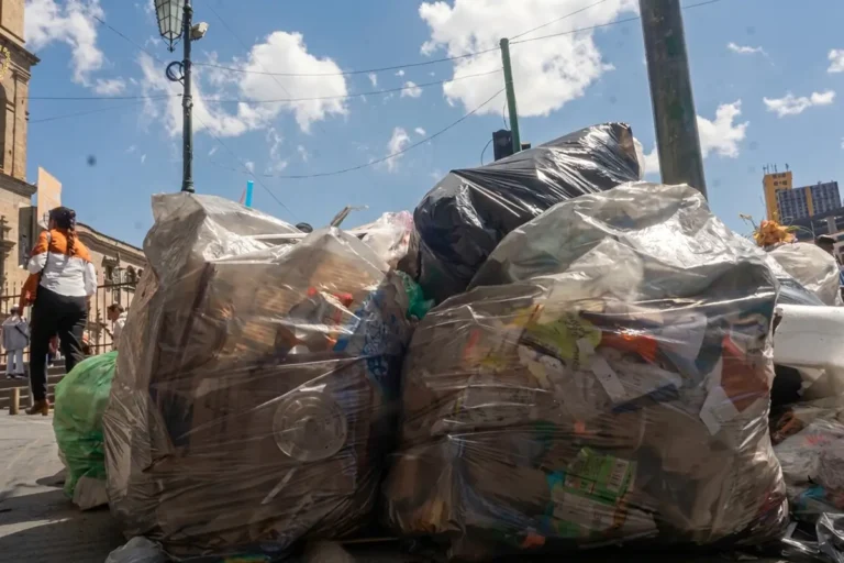 Trabajadores de La Paz Limpia evalúan avances y condicionan recolección total de basura