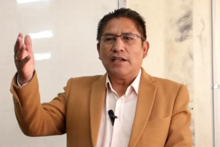 Patzi afirma que MTS expulsó a Nilton Condori por denuncias de cobros irregulares en Sedcam