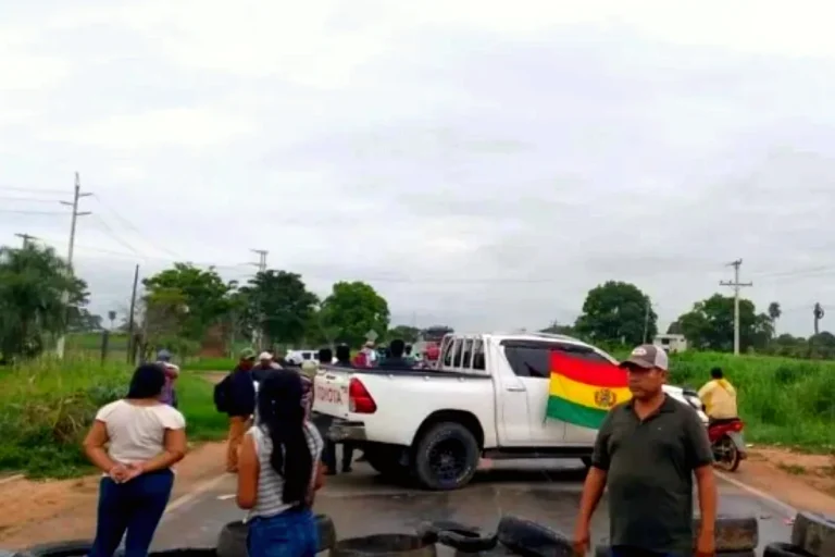 San Julián desafía el estado de excepción con una marcha por la escasez de diésel