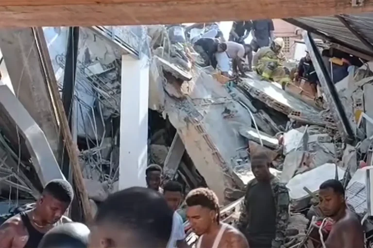 Tres días en el poder y un terremoto con 111 muertos: la primera prueba de De la Espriella