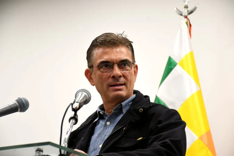Paz cifra su gira en $us 10.000 millones y llega a dos plazos: el FMI el 2 y el evismo el 3