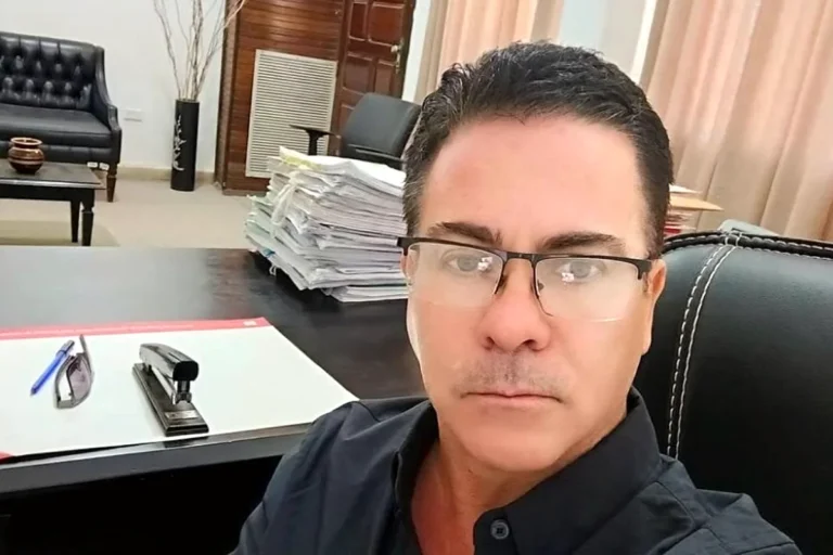 Urioste promete limpiar una Fiscalía que considera “manchada”